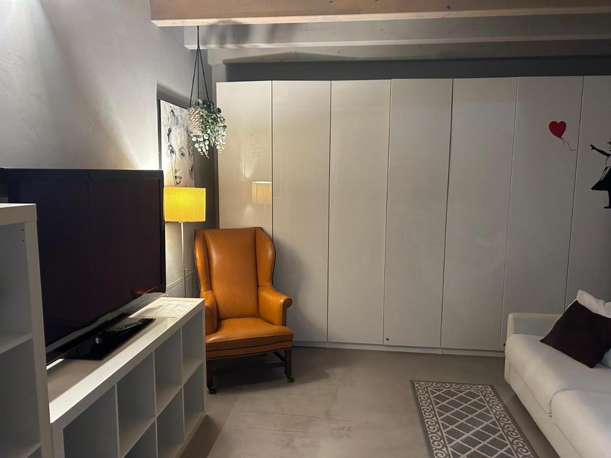 Loft Navigli With Private Garden Alojamento de Acomodação e Pequeno-almoço 3*